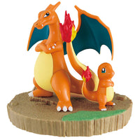 Pokémon - Figurine Dracaufeu & Salamèche Diorama